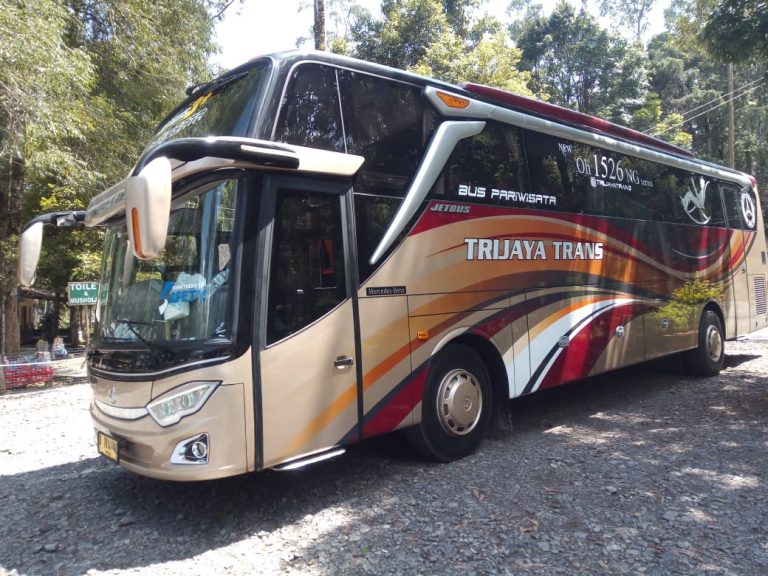 Trijaya: Mengarungi Jalan Raya, Mengukir Kenangan Wisata di Bandung dan Sekitarnya